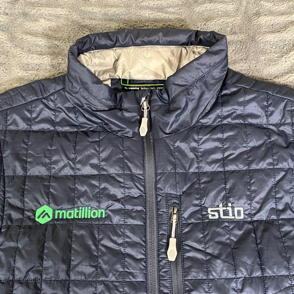 Stio Mens Azura Insulated Vest Large Navy Blue Primaloft Quilted Matillion Logo